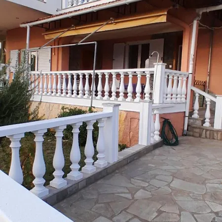 Nondis House