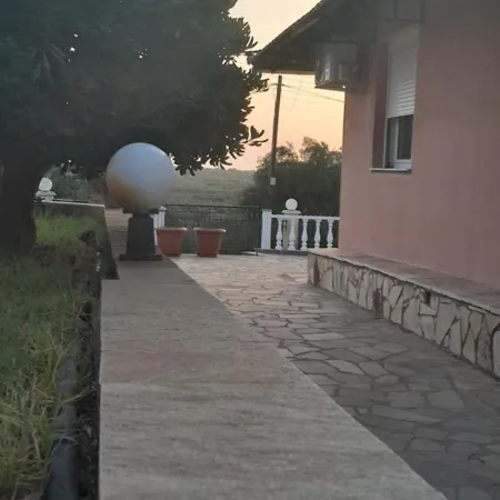 Semesterbostad Nondis House *
