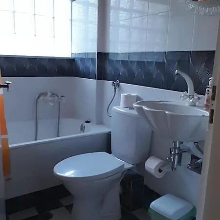 Nondis House